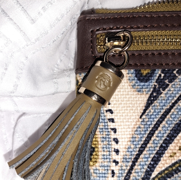 🌸 Juliette Tassel Wristlet by Spartina 449 - Picture 3 of 7